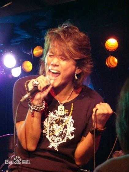 《圣斗士星矢》主题曲歌手山田信夫患脑肿瘤 目前正在治疗